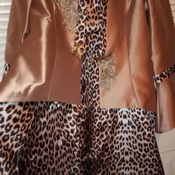Gorgeous Gold EY BOUTIQUE Matching Dress with Jacket (16) - Picture 6 of 12